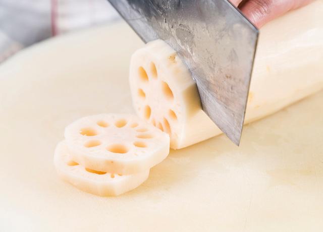 莲藕是根还是茎，莲藕可食用的部分是根还是茎（莲藕的孔洞太多）