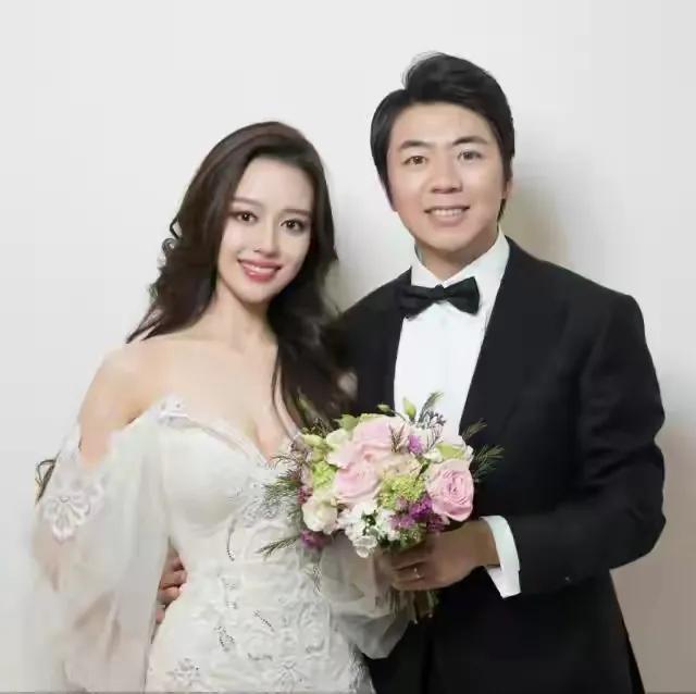 蔡琳高梓淇恩爱合照，结婚6年儿子仅3岁