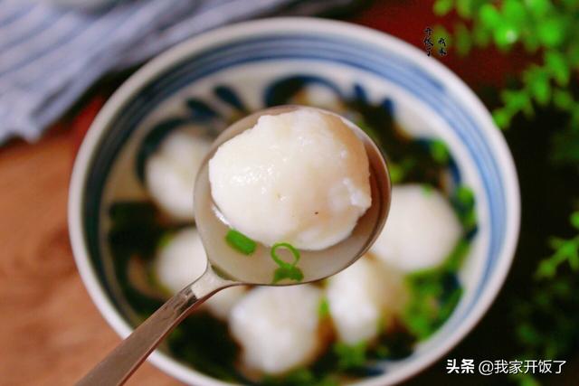 手工鱼丸怎么做，跟大厨学做手打鱼丸（手工鱼丸的做法最正宗的做法）