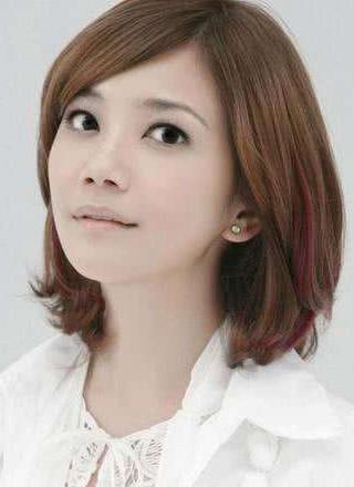 鹅蛋脸是大众脸吗，女生大众脸长什么样