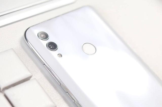 评测荣耀10青春版，荣耀10青春版测评