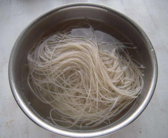 肉末炒粉丝怎么做好吃，教你肉末粉丝家常的做法