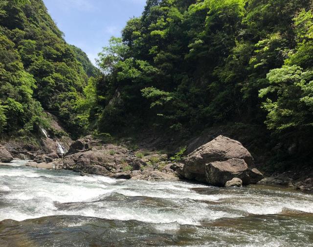 避暑徒步路线推荐，徒步溯溪原生态避暑圣地-浙东大峡谷