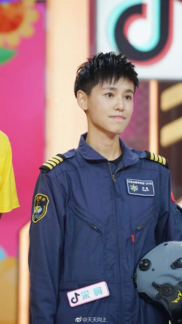 女机长个人资料简介，退役后却成中国首位美籍女机长