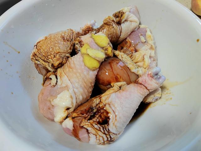 红烧鸡腿怎么做，红烧鸡腿怎么烧好吃又嫩