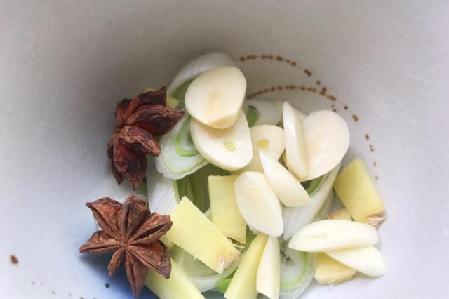 五花肉和大白菜怎样炒好吃，家常菜大白菜炒肉的做法