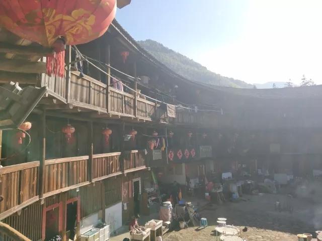 永定土楼和南靖土楼哪个好，南靖土楼和永定土楼有什么不一样（一张图看懂福建土楼怎么玩~附懒人旅行路书）
