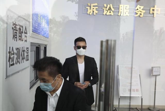 高雲翔出庭照曝光，穿西裝牛仔褲自信十足，不拍戲身材卻保持完美 娛樂八卦吃瓜 第5张