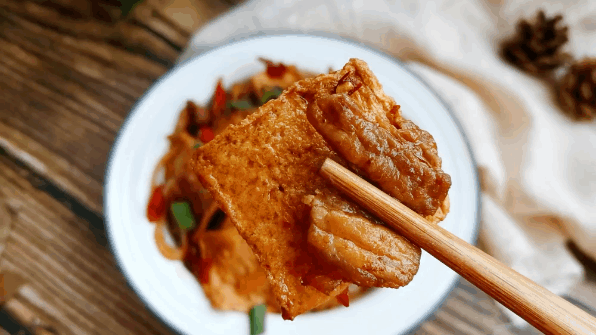 干锅千页豆腐的简单做法，大厨教你在家做干锅千叶豆腐