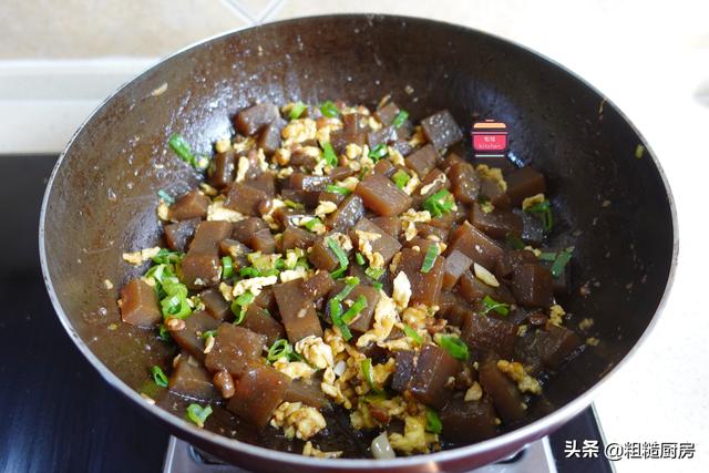 陕南橡子凉粉，给家人炒盘橡子凉粉