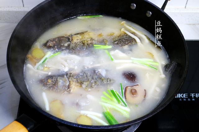 鲫鱼汤怎么炖才能好喝又有营养，炖鲫鱼汤掌握这6点