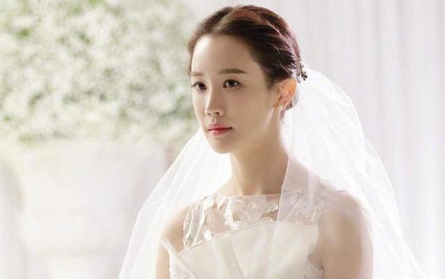 李多海个人资料，韩国女演员李多海个人资料（是李易峰唯一公开承认过的女友。）