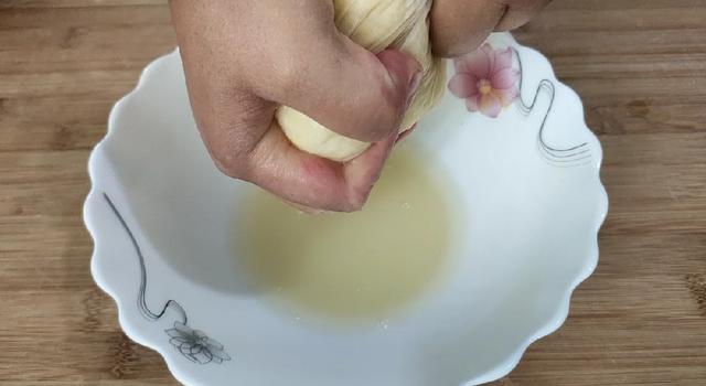 这才是发面饼最好吃的做法，发面饼带馅的做法