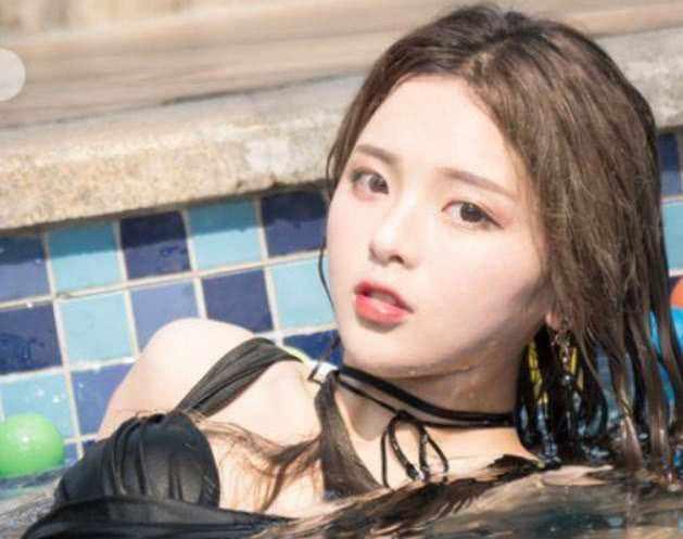 关晓彤鞠婧祎锦上添花，鞠婧祎杨超越关晓彤泳装惊艳