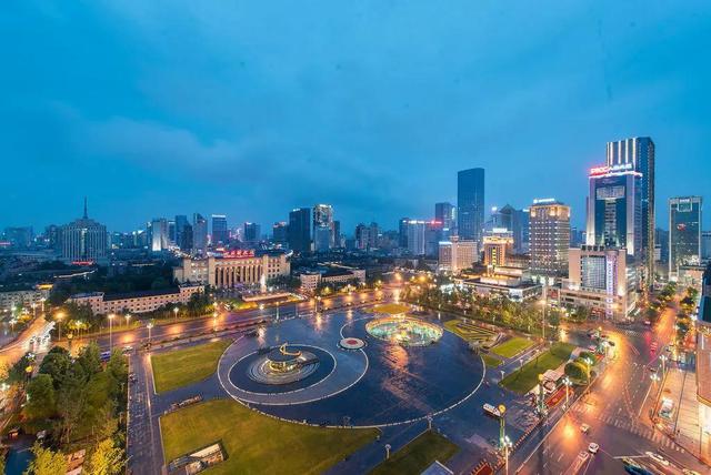 成都九寨沟旅游途径攻略，九寨沟是大自然馈赠的礼物