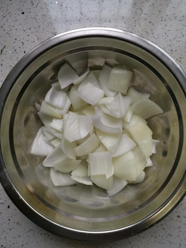 土豆炒洋葱的家常做法，大厨教你秘制做法
