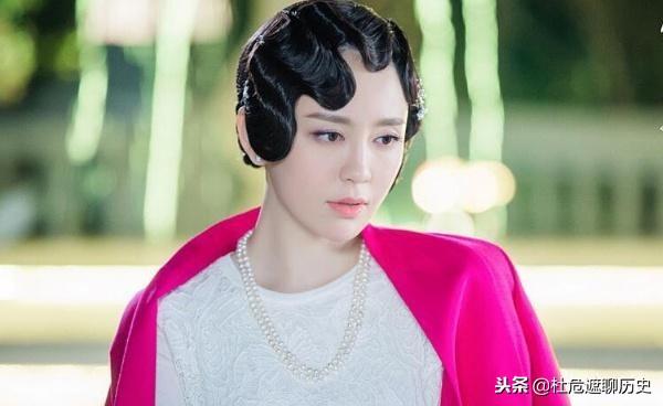 记梁任公的一次演讲人物描写，梁公到清华大学演讲