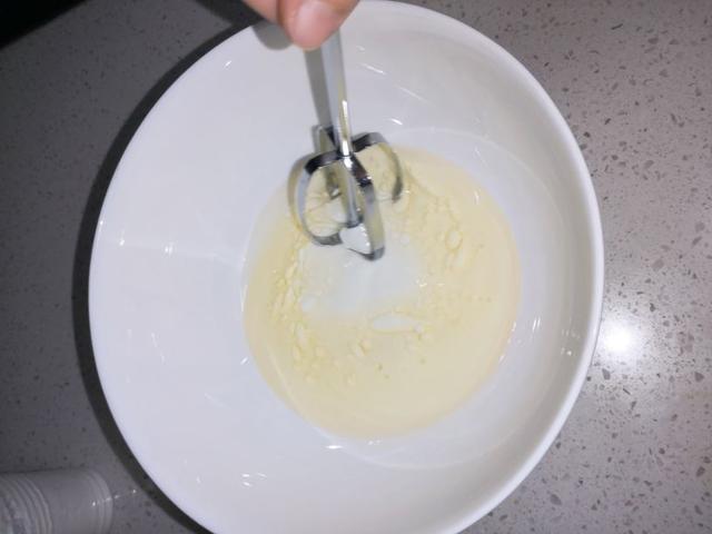 6寸生日蛋糕图片，超详细的6寸戚风蛋糕（十分钟搞定一道挑战一下6寸戚风蛋糕）