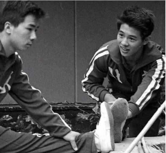 李连杰现在在哪里，功夫巨星李连杰现在哪里生活（与杨紫琼亲密合影感情好）