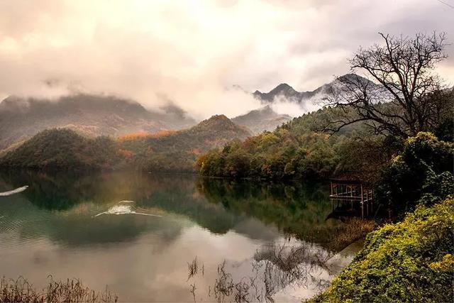 雨天的江南天池，如果用一种颜色来形容江南天池