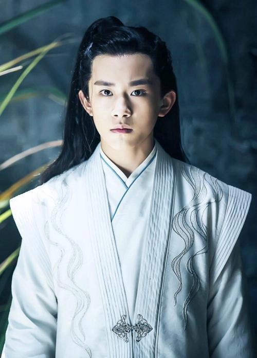 易烊千玺电视剧，易烊千玺出演过的电视剧以及年份（易烊千玺个人票房破40亿）