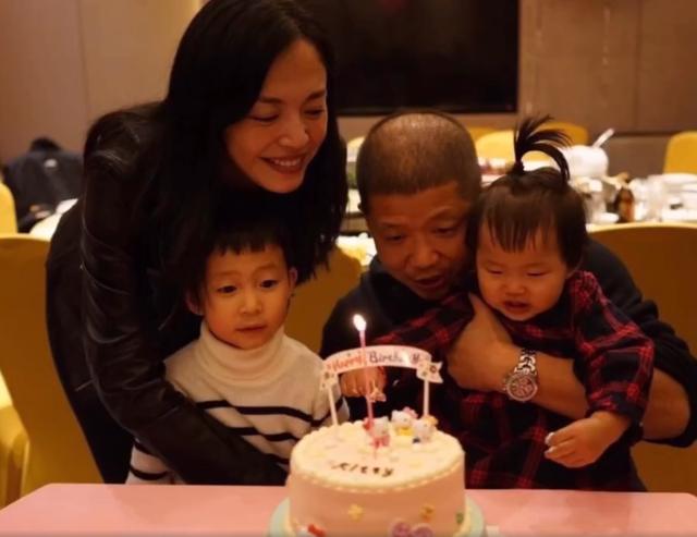 41岁姚晨近照曝光变到让人认不出，姚晨发长文悼念90岁婆婆