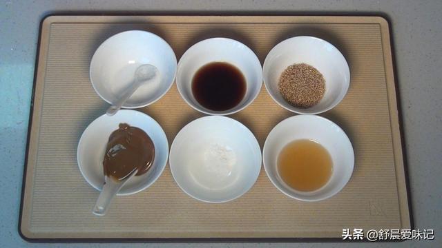 炒干豆腐的做法，怎样炒干豆腐好吃又简单（快手家常菜，芹菜炒豆腐干）