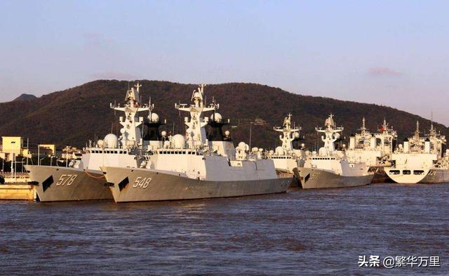 052d驱逐舰到底有多强，海峡对岸的4艘基德级驱逐舰