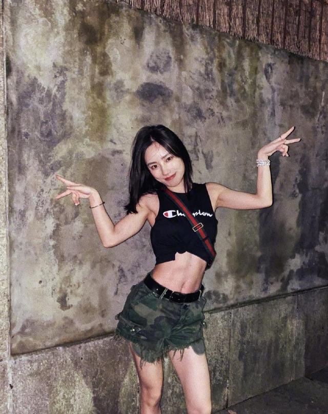 个子矮穿什么好看，个子矮穿衣没自信（30套矮个子穿衣搭配）