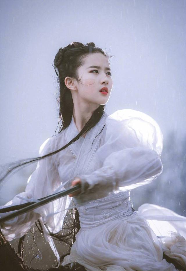 小龙女是谁演的，小龙女都有谁演过（金庸剧4位最美小龙女）