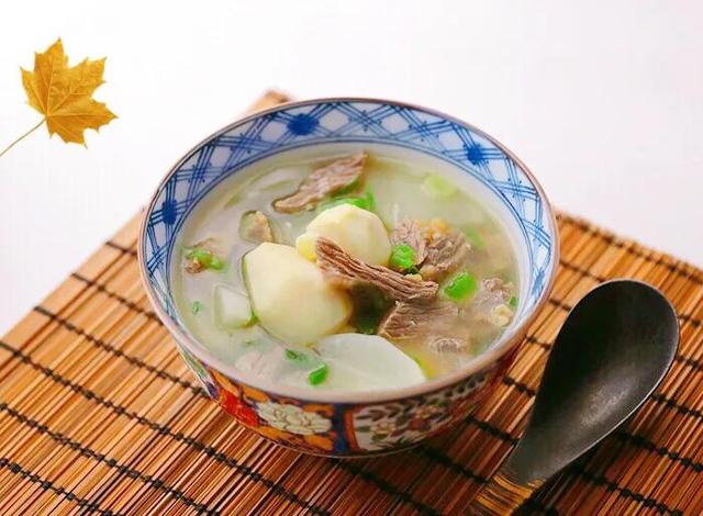 萝卜土豆牛肉汤的家常做法，煲一锅牛肉萝卜芋头汤