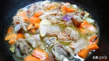 手抓羊肉饭的做法，手抓羊肉饭各种做法（电饭煲就能做的手抓羊肉饭）