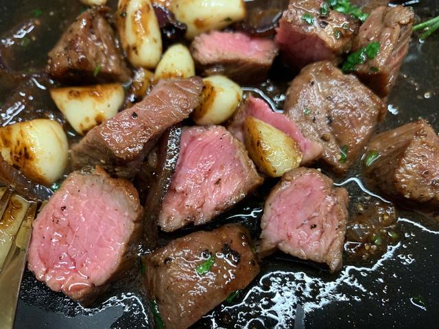 黑椒金蒜牛肉粒，金蒜牛肉粒比补药营养