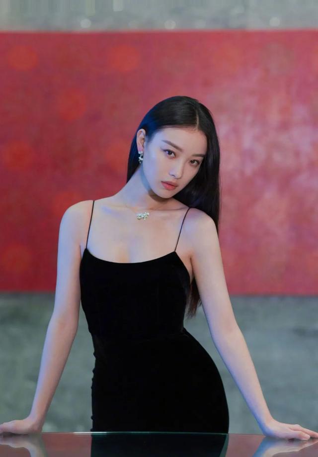 减龄直发发型，你适合“直发”还是“卷发”