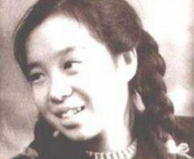 容嬷嬷李明启罕见近况曝光，86岁“容嬷嬷”李明启逛菜市场