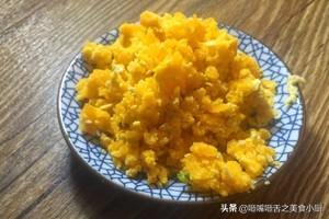 咸蛋黄炒土豆丝，正宗咸蛋黄土豆丝（土豆丝搭配咸蛋黄一起炒）