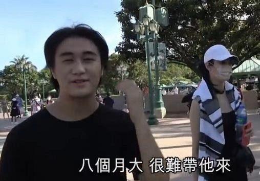 何猷君走出喪父陰霾，和妻子奚夢瑤現身迪士尼玩耍，當爸後發福了 娛樂八卦吃瓜 第3张