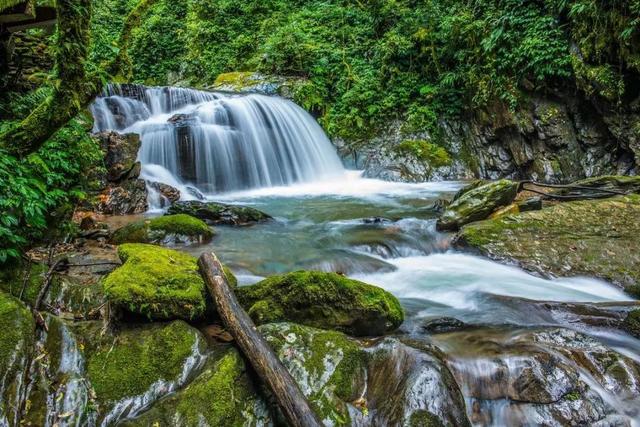 昆明到西双版纳最佳旅游路线，昆明坐火车去西双版纳3.5小时到达