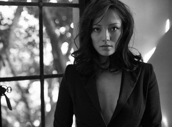 螳螂女简介，33岁的她扮演螳螂女呆萌可爱