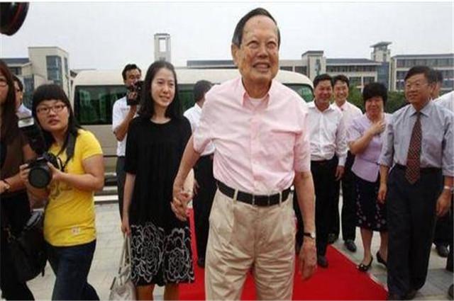 翁帆为什么嫁给杨振宁天涯八卦网，翁帆为何要嫁给杨振宁
