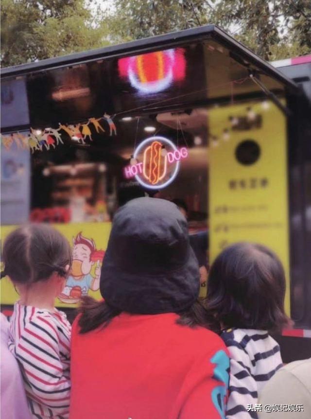 张杰谢娜婚纱照，张杰和谢娜结婚时的样子（女方皮肤松弛面容憔悴）
