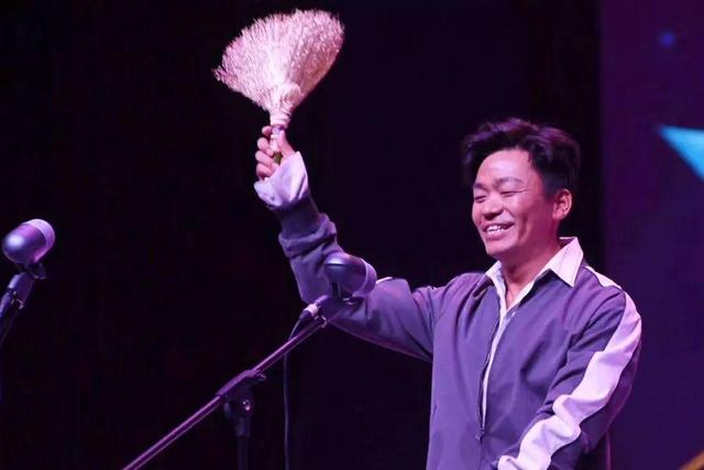 王宝强的成长历程和感情故事，小程序是什么？看完你就懂了