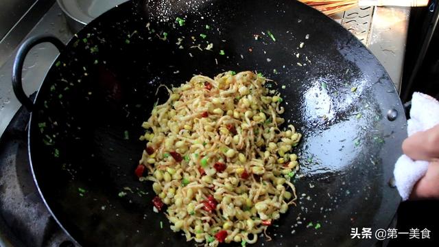 自制黄豆芽怎么炒好吃，家人最爱吃的小炒黄豆芽