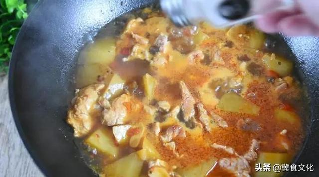 红烧土豆块的做法，正宗红烧土豆块做法（在家也能做出饭店的味道）