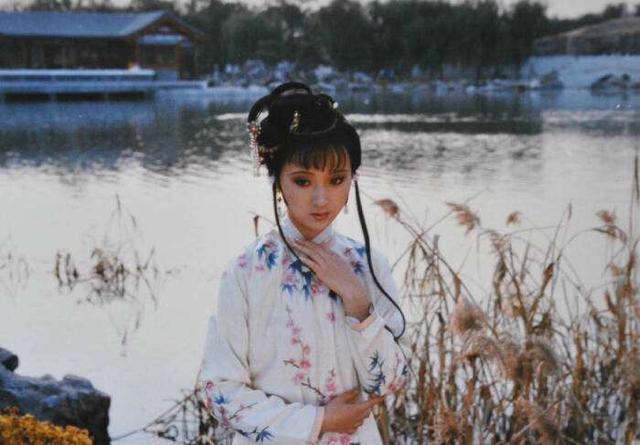 林黛玉的主要事迹，红楼梦林黛玉性格和主要事迹（浅谈红楼梦中人物）