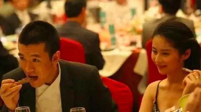 网曝杨幂多次遭小男友求婚，她爆杨幂怀孕被称小三