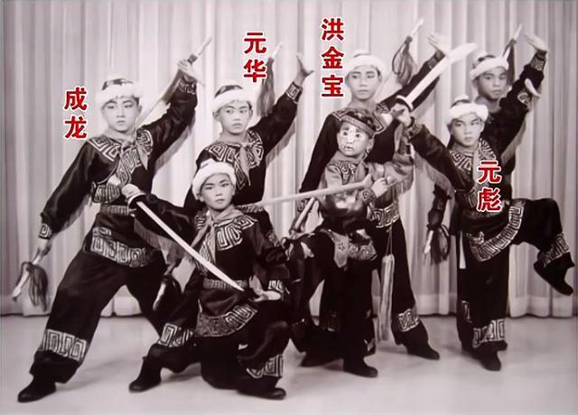 成龙现在多少岁，成龙从年轻到现在（成龙1岁到40岁罕见照）