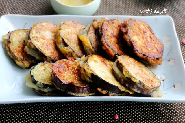 不用肉餡也能做茄夾，清淡少油，口感清新，素食者最愛 熱愛美食 第14张