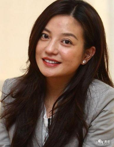 61岁周华健为31岁儿子庆生，31岁儿子留长发满嘴胡子