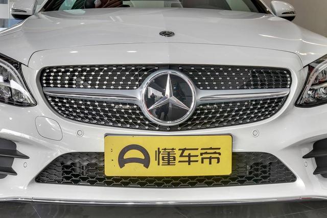 奔驰双门轿跑是什么车，外观和C级还长一个样